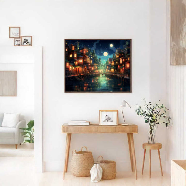 Kunstwerk "Mondlichtgeflüster" im modernen Wohnzimmer, nächtliche Stadt mit warmen Lichtern und Vollmond.