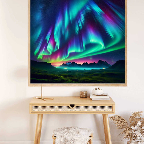Malen nach Zahlen Nordlichter Traumlandschaft auf Leinwand über einem Holztisch mit Deko zusehen