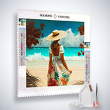 Diamond Painting Kit - Frau mit Hut am Strand. Enthält Leinwand, Acryl Diamonds und Künstlerwerkzeuge. Meerlandschaft mit Frau.
