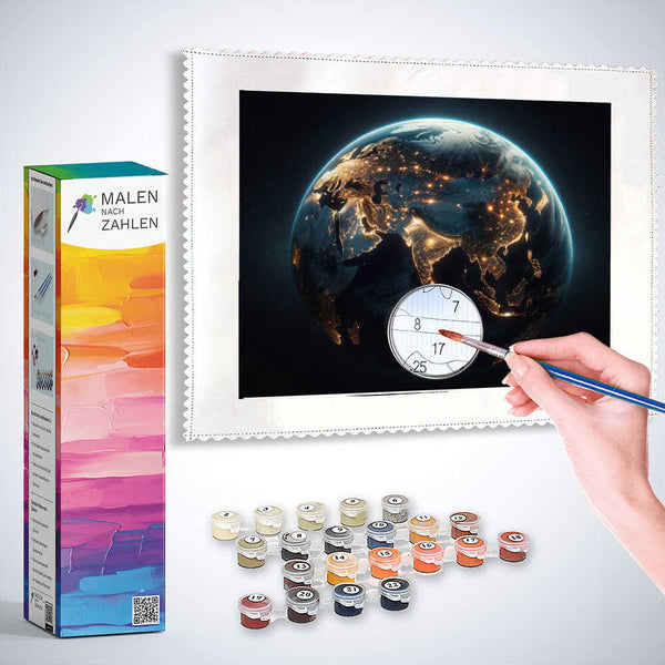 Malen nach Zahlen - Erleuchteter Planet mit Malset, Pinsel und Farben, das einer Erdkugel mit leuchtenden Kontinenten bei Nacht zeigt.