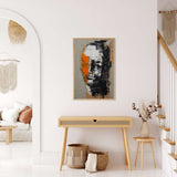 Malen nach Zahlen-Set mit minimalistischem Motiv, abstrakter Kunstwerk von Gesicht auf Leinwand, eingerahmt, in modernem Raumdekor.