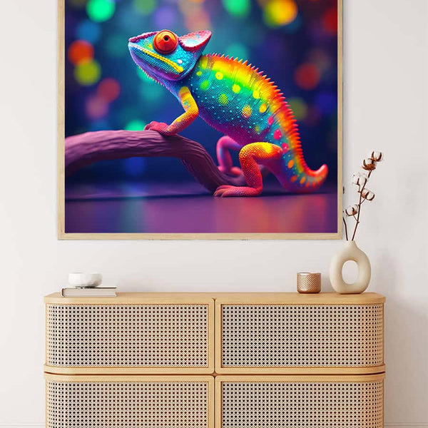 AB Diamond Painting Regenbogen Chamäleon - farbenfrohes Chamäleon-Kunstwerk an der Wand in funkelnden Farben.
