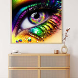 AB Diamond Painting - Bunter Blick funkelndes, buntes Auge auf Leinwand über Kommode, handgefertigte Kunst, Malerei und Mosaik kombiniert
