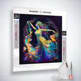 Diamond Painting Kit - Abstrakte Frau in farbenfrohen Wirbeln vor schwarzem Hintergrund, inkl. Setzstift, Pinzette und Acryl Diamonds
