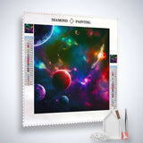 Diamond Painting Kit – Planetenwanderung Motiv mit Acryl Diamonds, Leinwand, Pinzette und Setzstift vor hellem Hintergrund