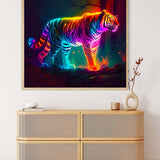 AB Diamond Painting - Leuchtend bunter Tiger Bild an der Wand über einem Schrank, funkelnde Kunst mit lebendigen Farben.